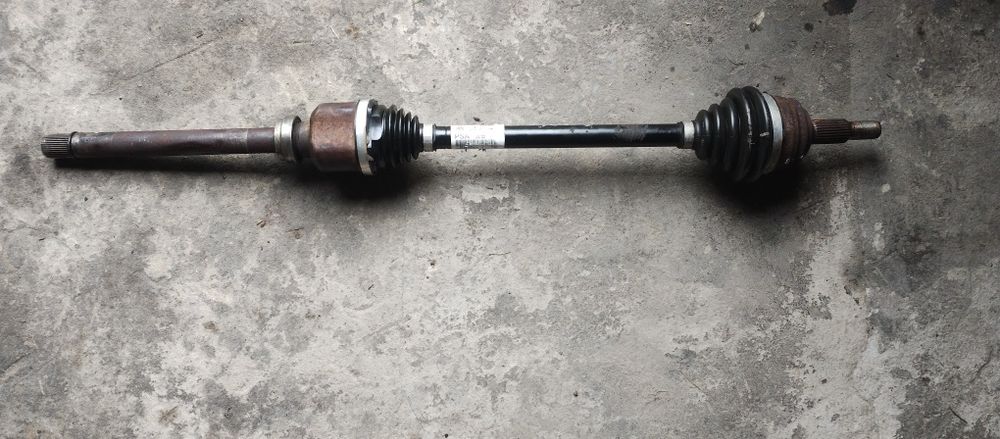 Półoś prawa peugeot 3008 ii 5008 ii 1.2 thp 1.6 thp opel grandland