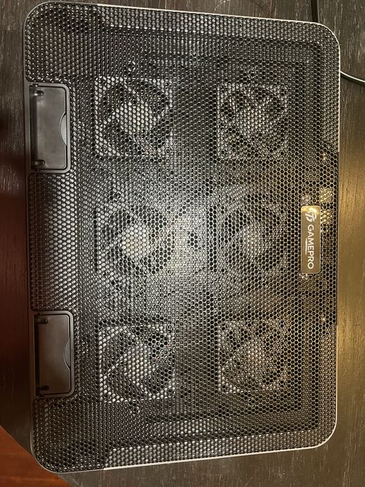 Охолоджувальна підставка для ноутбука GamePro.