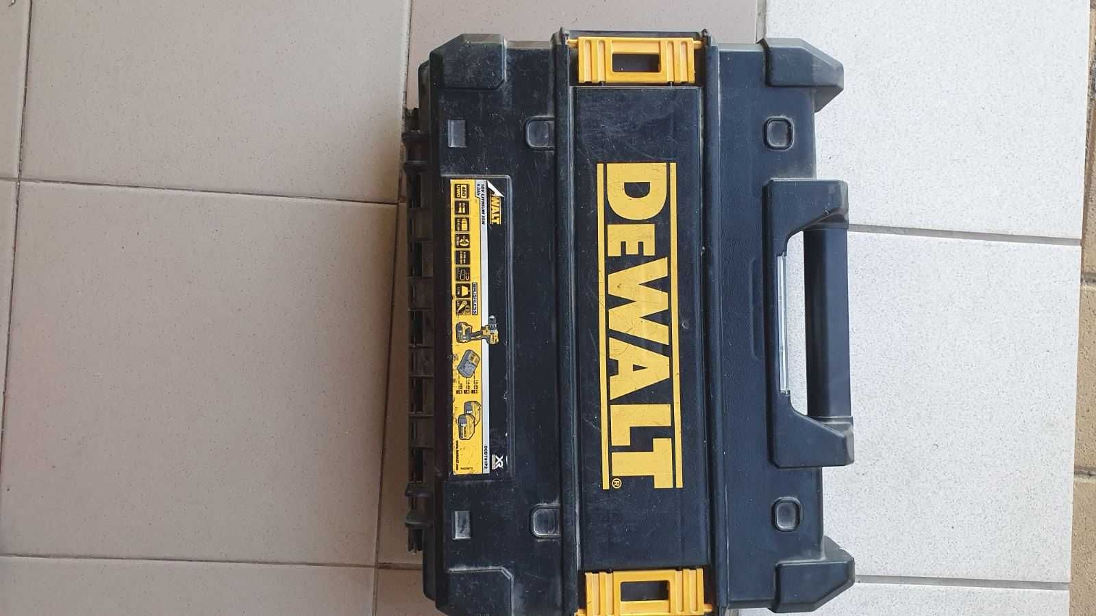 Продам шуруповерт аккумуляторный  DeWALT б\у