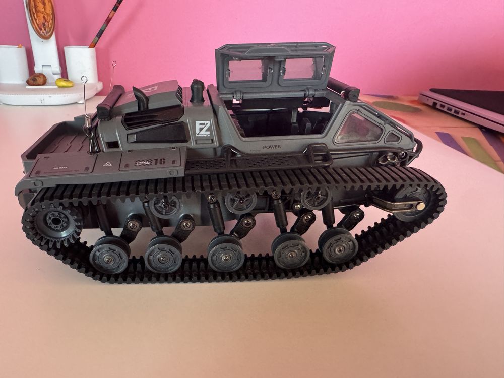 Zdalnie Sterowany Pojazd Terenowy Ripsaw EV3-F4