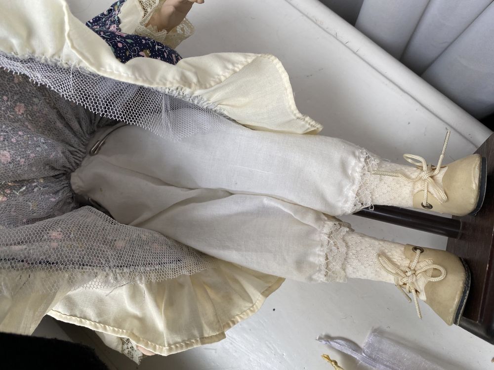 Фарфоровая коллекционная кукла The Promenade Collection Beatrice-A