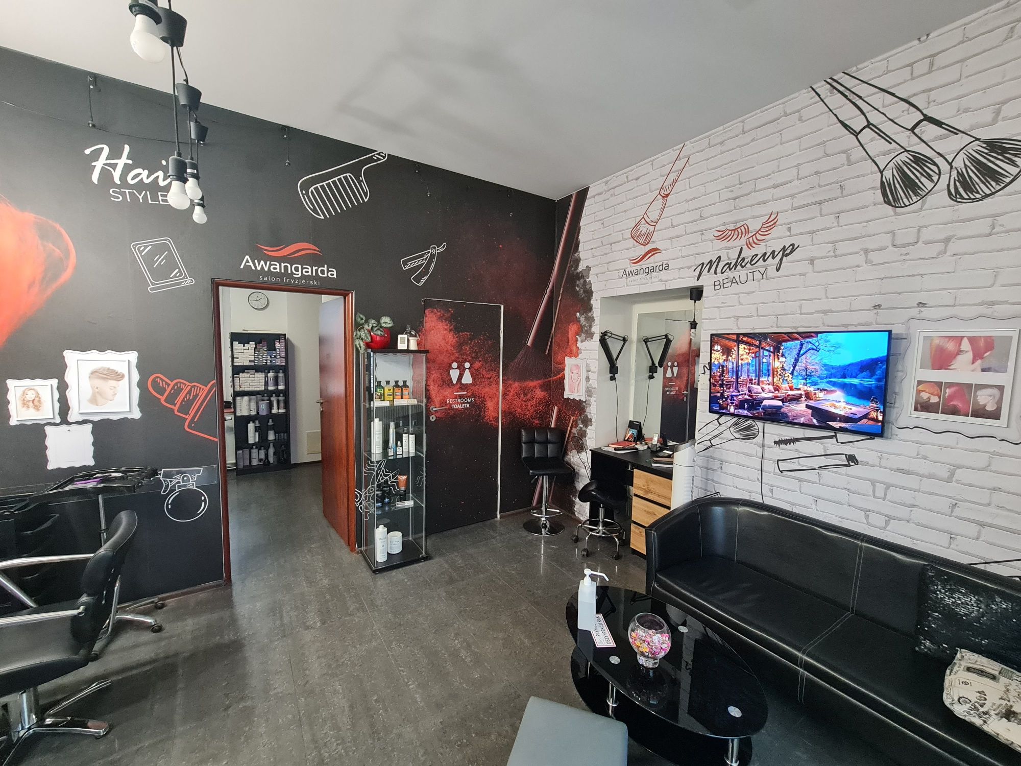 Odstąpię salon fryzjerski w centrum Łodzi