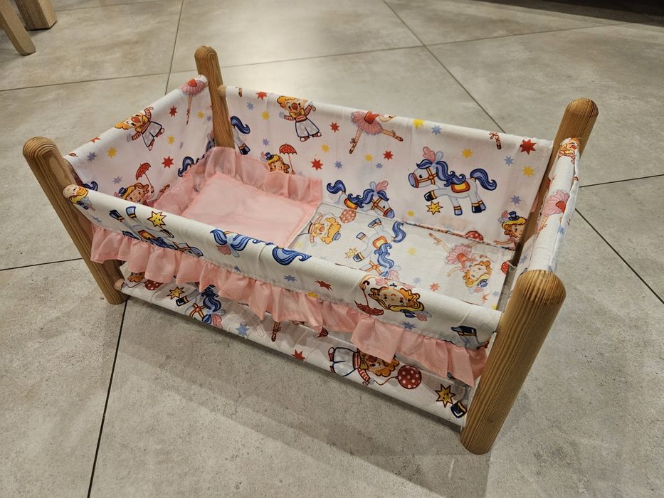 Łóżeczko drewniane dla lalki niemowlaka