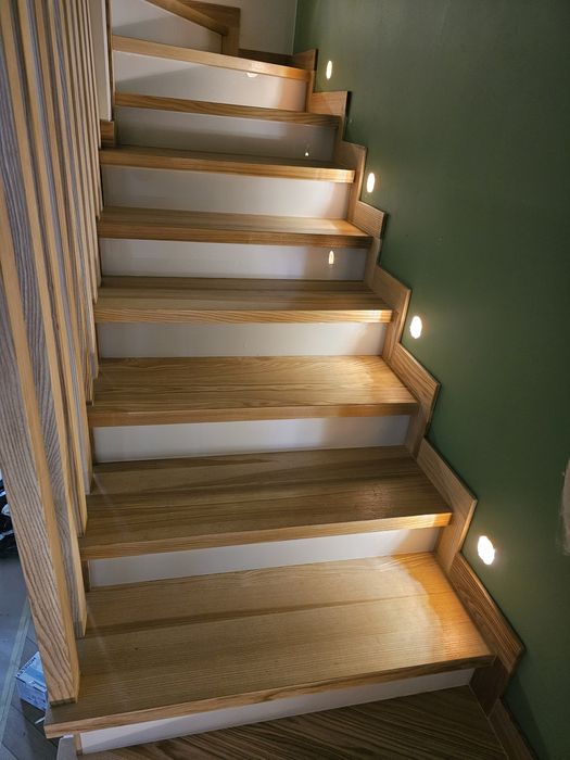 Stopnie, schody drewniane dąb, jesion, buk