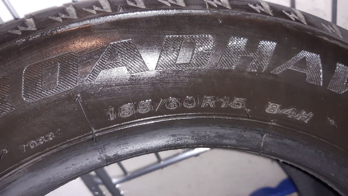 Um Pneu Firestone 185/60 R15