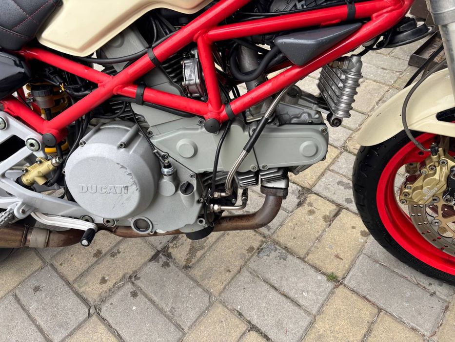 Ducati monster 748