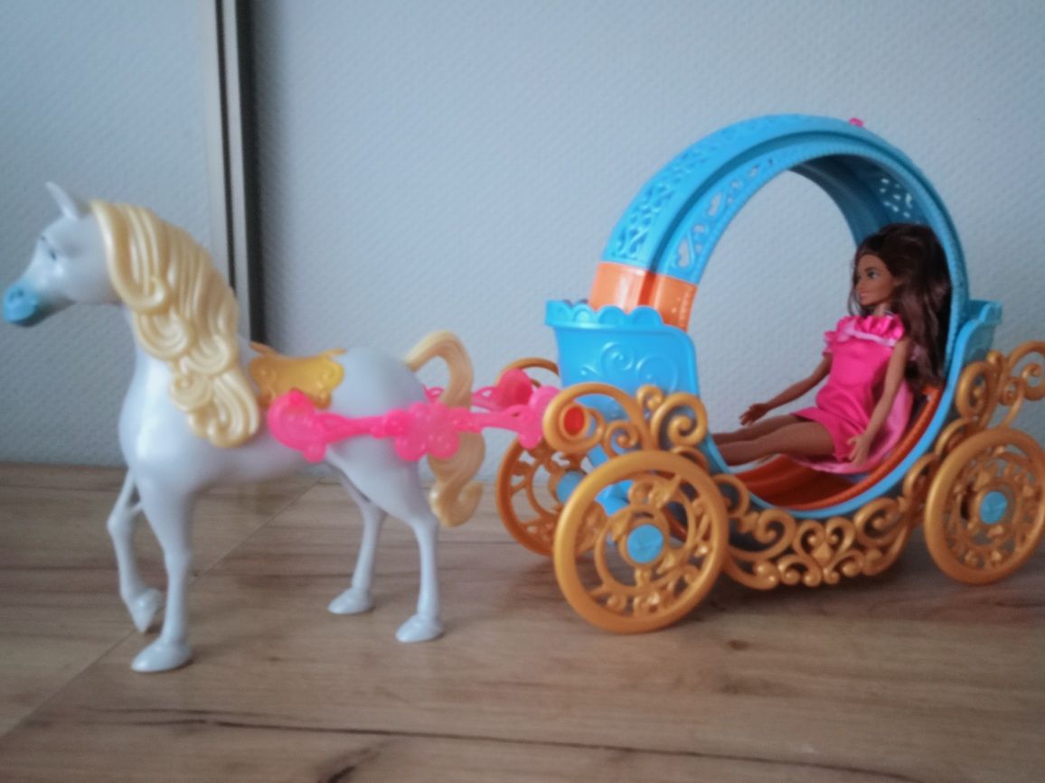 Kareta Kopciuszka Disney Princes  + dwie lalki i gtatis