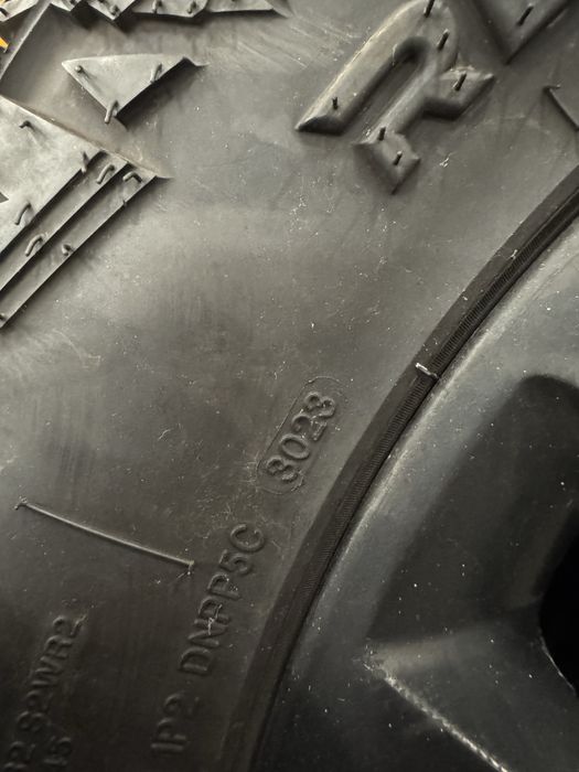 FELGI OPONY Nissan Navara D40 31,5 cala 285/60R18 RADAR RENEGADE AT