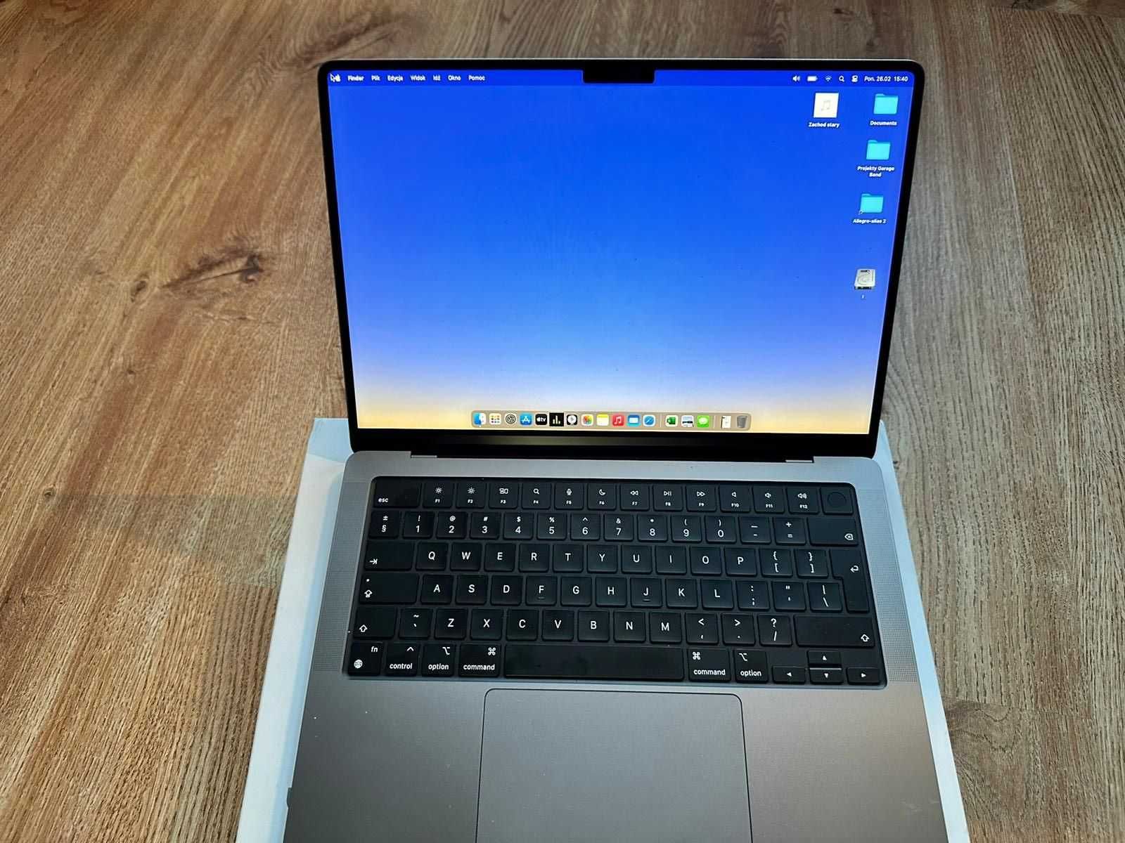 Laptop MacBook Pro 14 14,2 " Apple M3 8GB /512 GB grafit używany 3 tyg