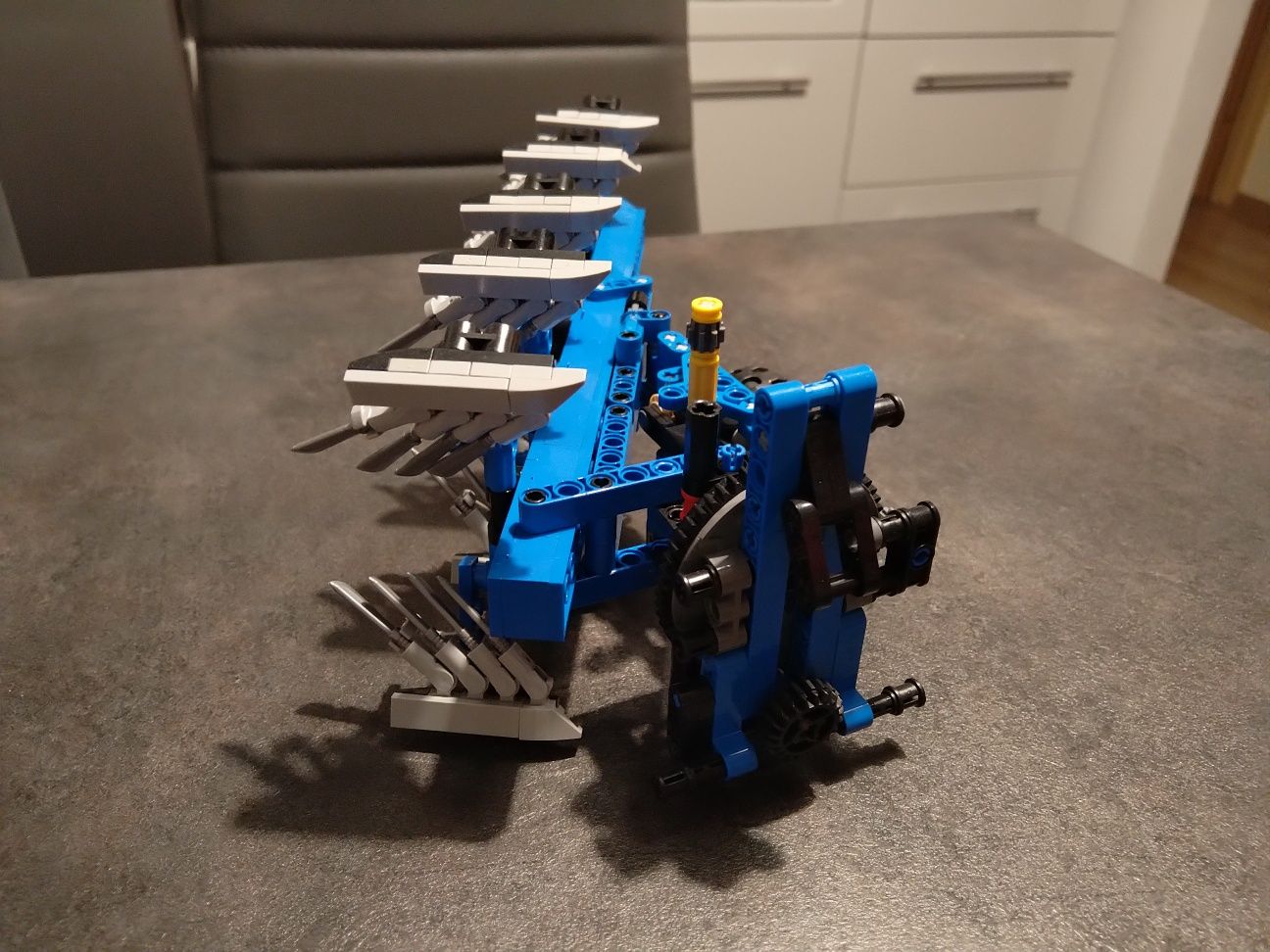 LEGO Fendt Favorit 514C  pług Lemken Europal 9 MOC by Eric Trax sbrick
