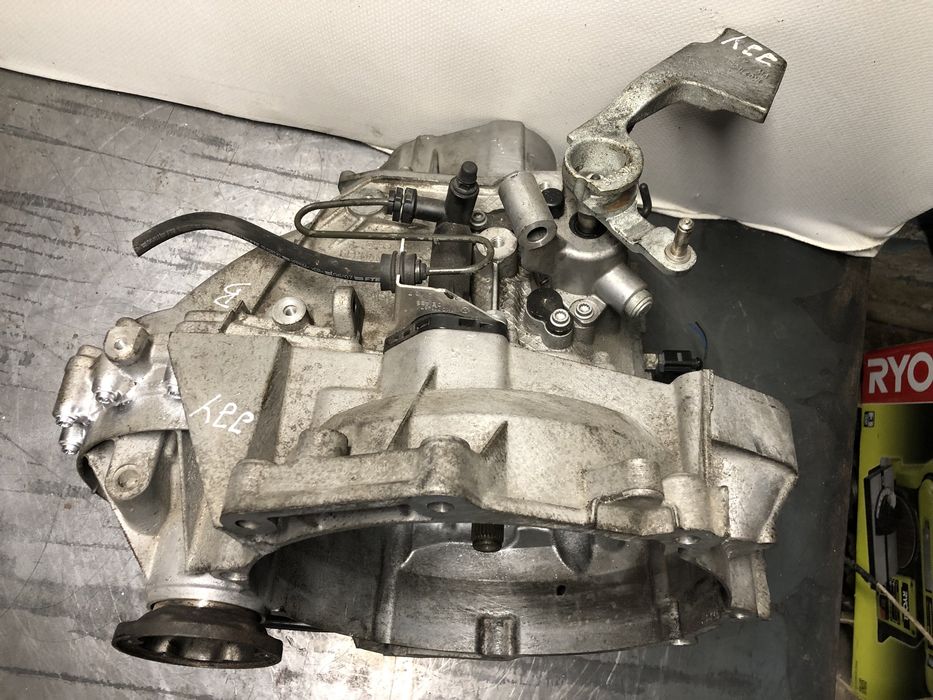 Коробка передач кпп VW 1.6 FSI Touran Caddy passat b6 JJY HPB GQG