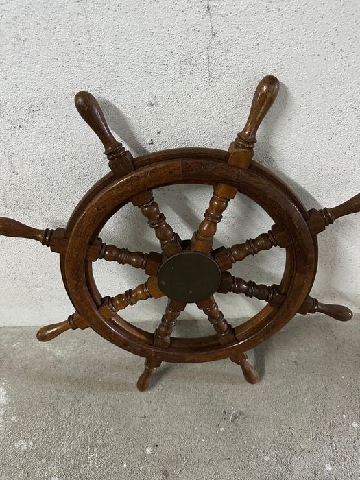 Roda de Leme Náutica em Madeira e Latão – Estilo Vintage