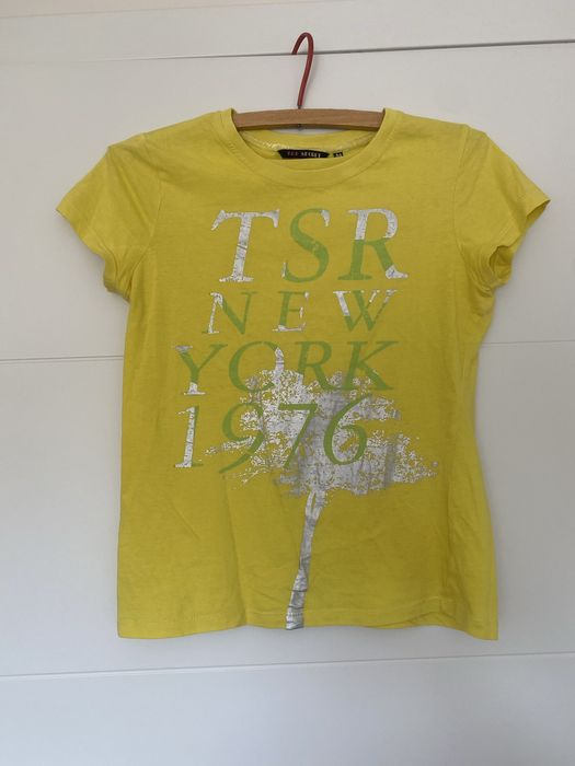 Żółty t-shirt ze srebrnym nadrukiem Top Secret