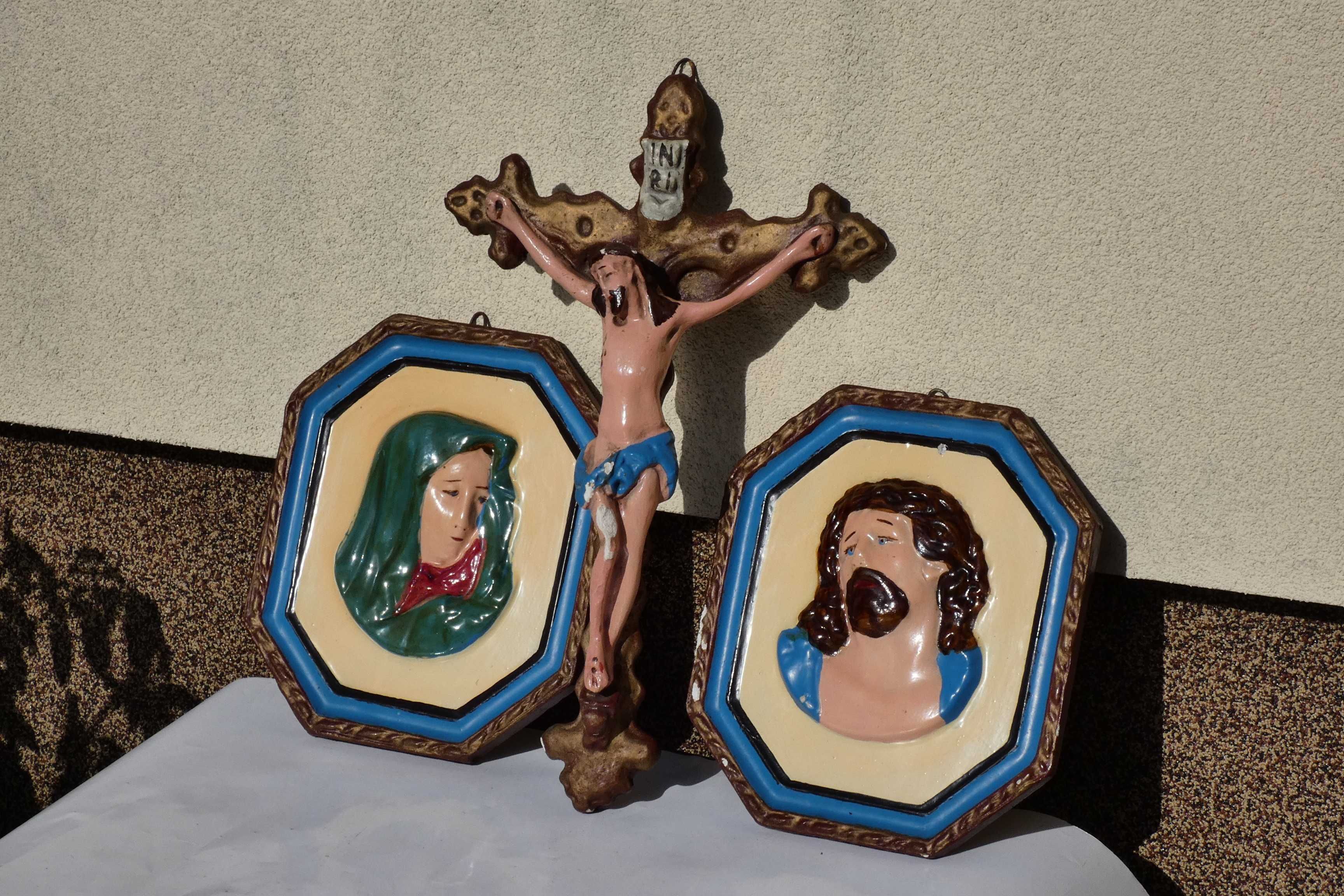 Jezus na krzyżu plus dwie płaskorzeźby XIX wiek