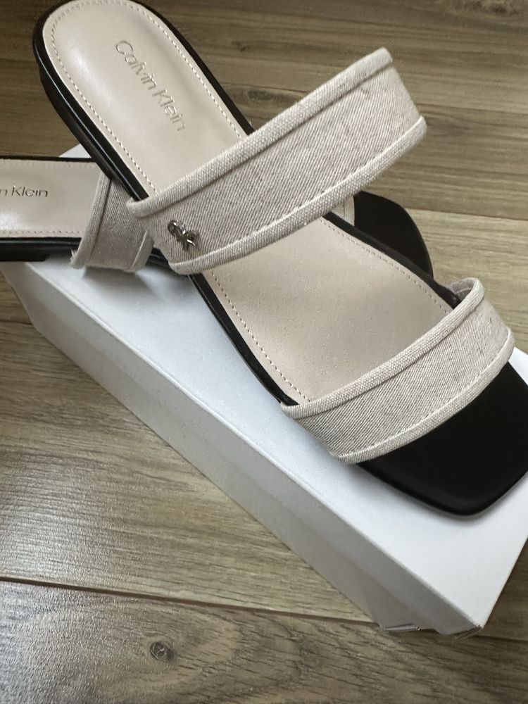 Calvin Klein шльопанці слайди сандалі