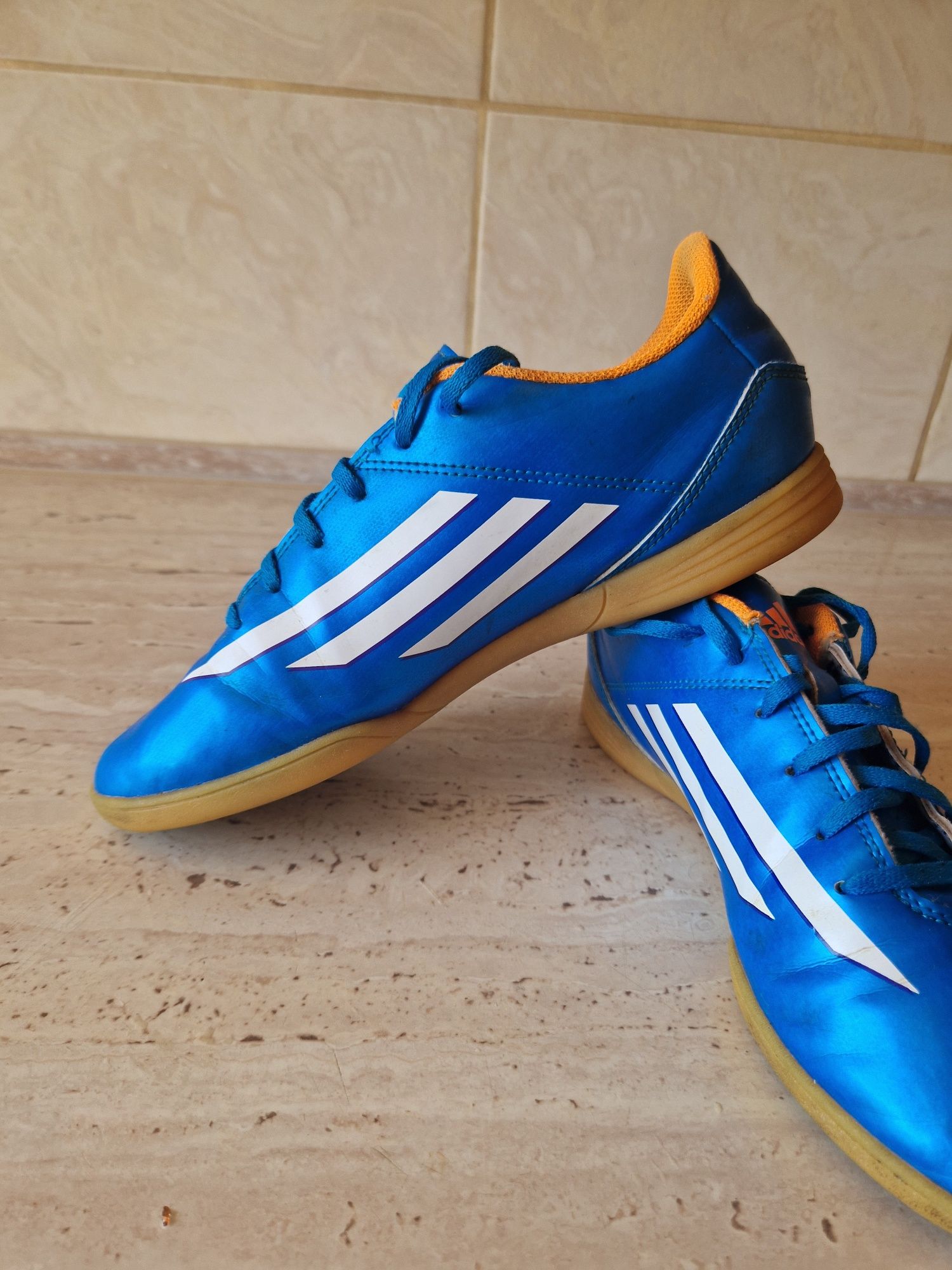 Halówki Adidas F5 r 38 i 2/3
