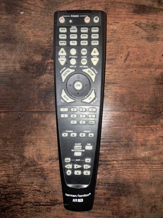 Pilot do amplitunera   Harman Kardon AVR70