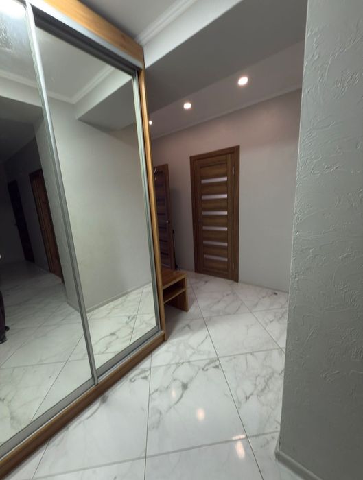 Здам в Оренду трьох кімнатну квартиру ЖК "Континент"