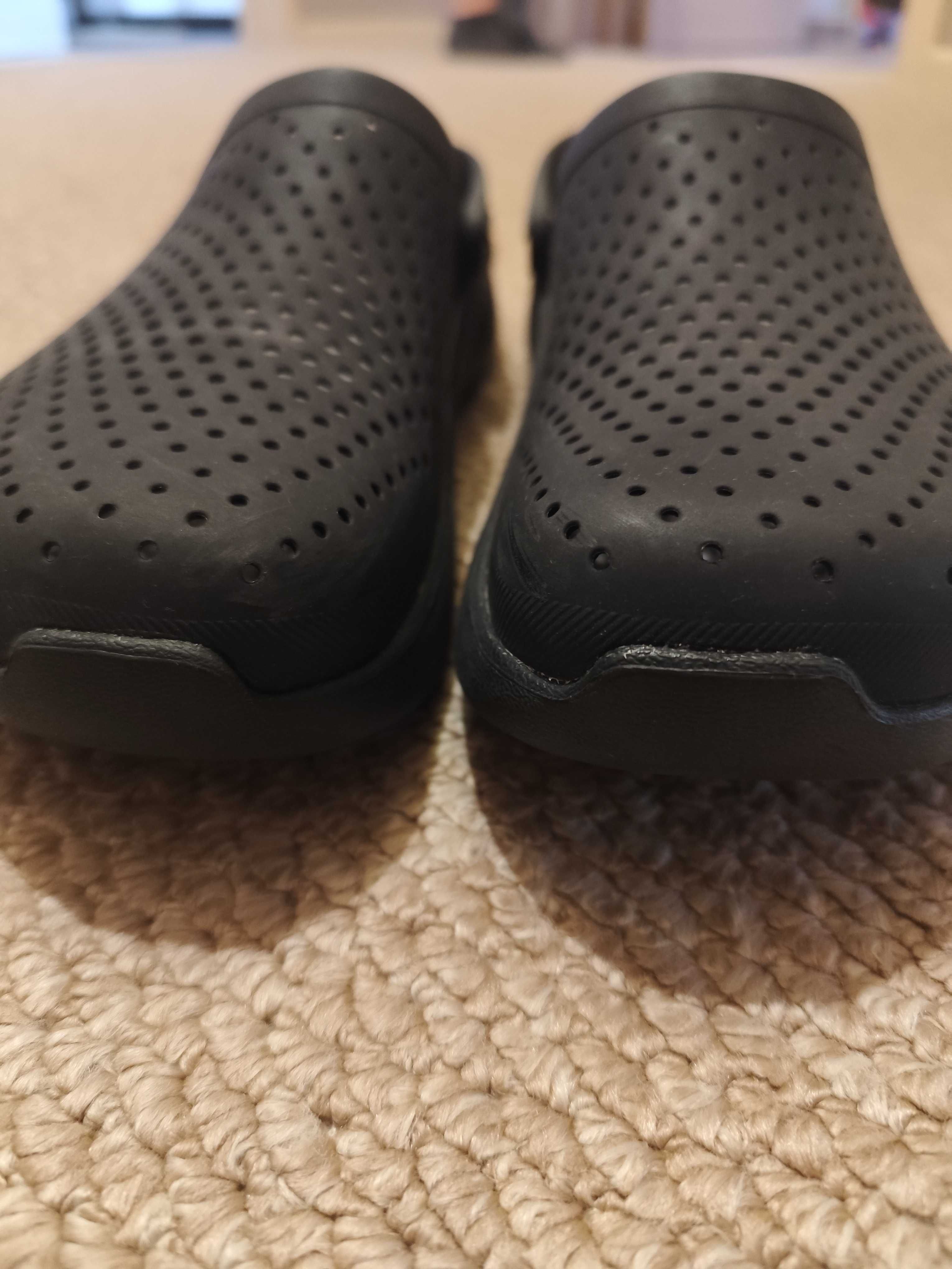Чоловічі шльопанці від Crocs, нові