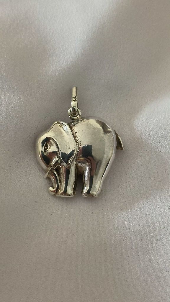 Elefante em prata topázio