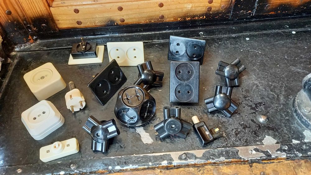 Выключатели света,розетки,тройники в розетку  ГДР/СССР