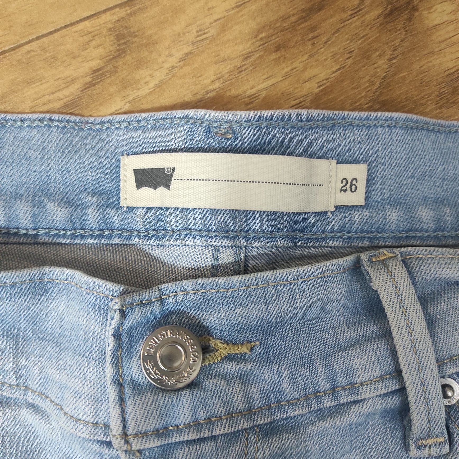 Szorty Levi's W26 S