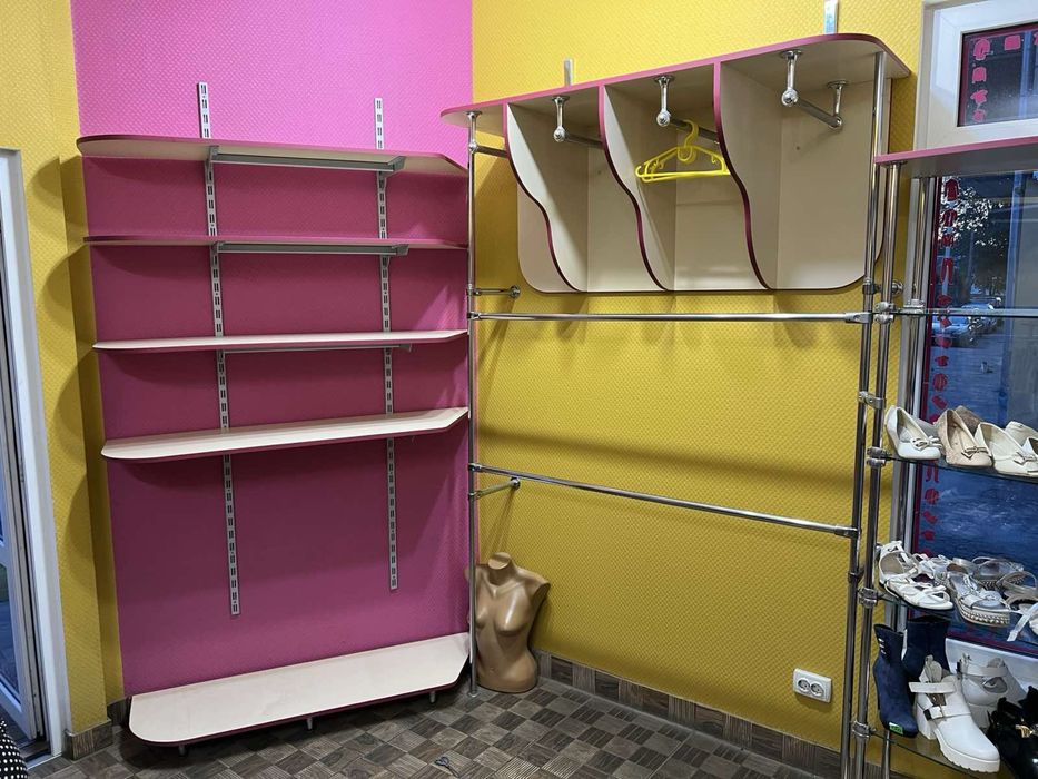 Меблі - Обладнання для магазину одягу, у відмінному стані,