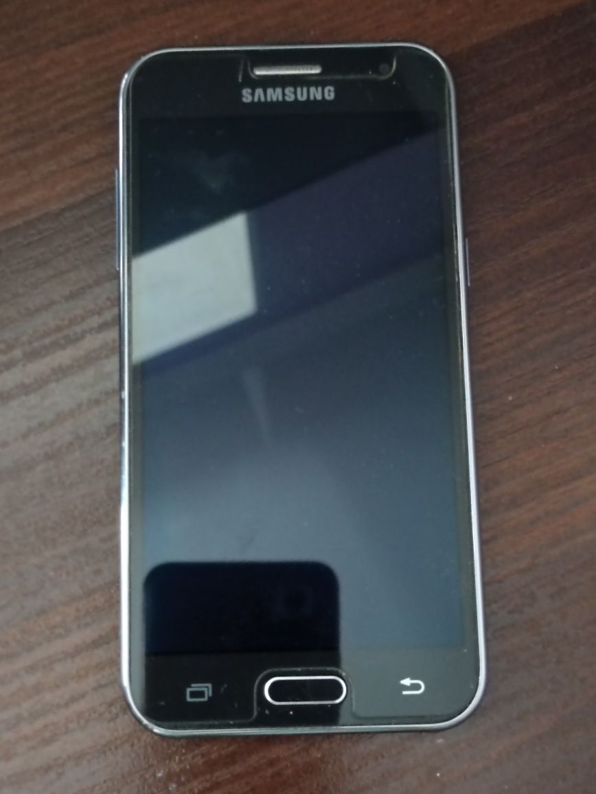 Продам телефон Samsung j2