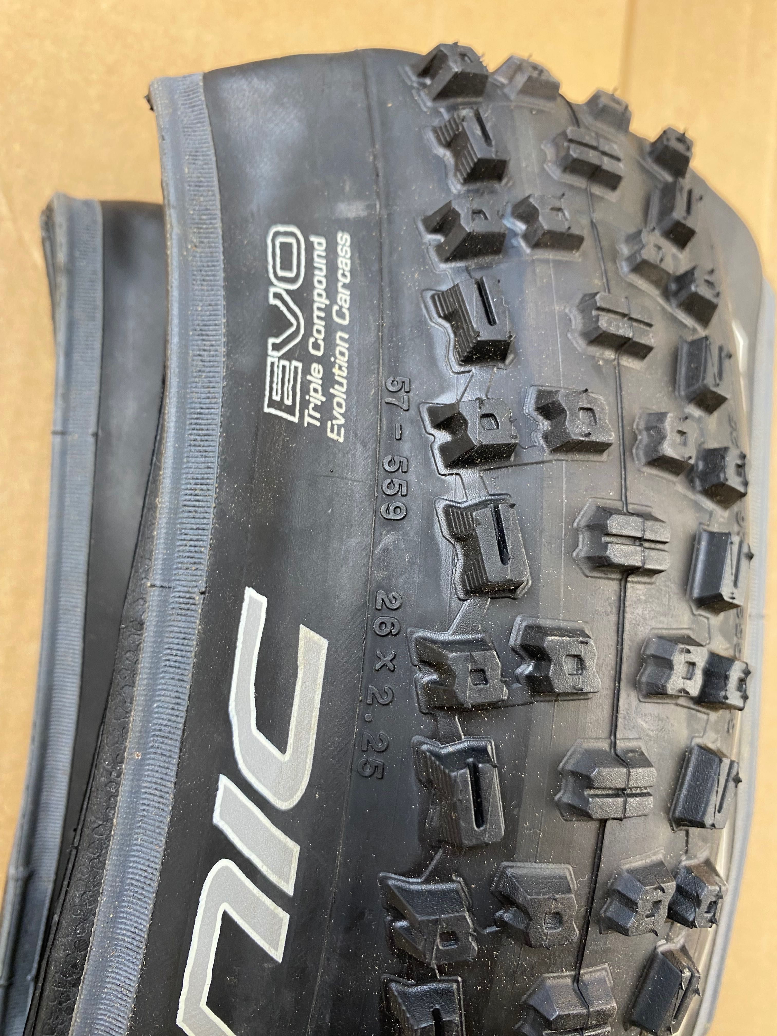Dwie opony rowerowe Schwalbe Nobby Nic 26x2.25, EVO (op-10)