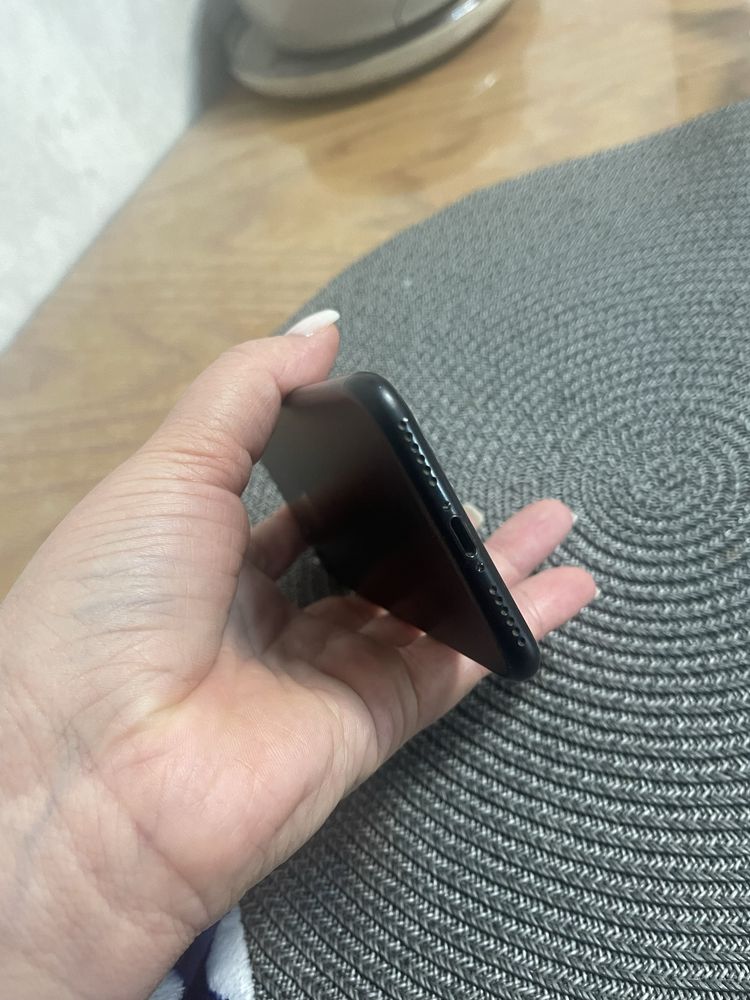 iPhone 7 емкость памяти 256 ГБ в очень хорошем состоянии