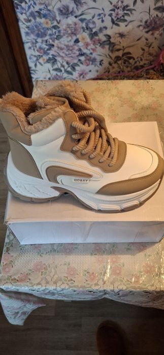 Зимние женские кроссовки! Новые!