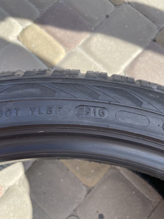 комплект зимової резини 225/40/18 dunlop nokian