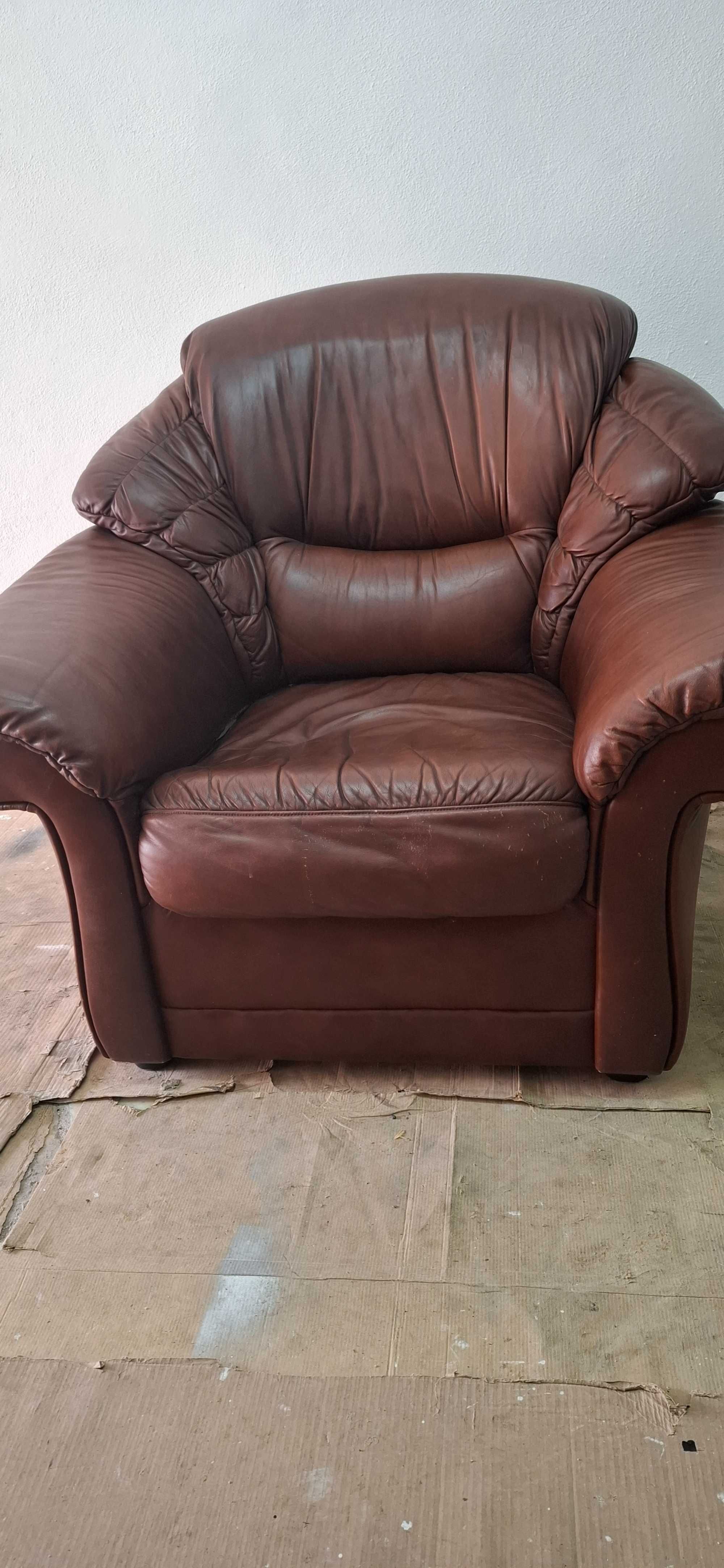 Sofá 1 pessoa castanho pele