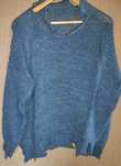 sweter niebieski podarty podarcia poszarpany poszarpania rozmiar uniw.