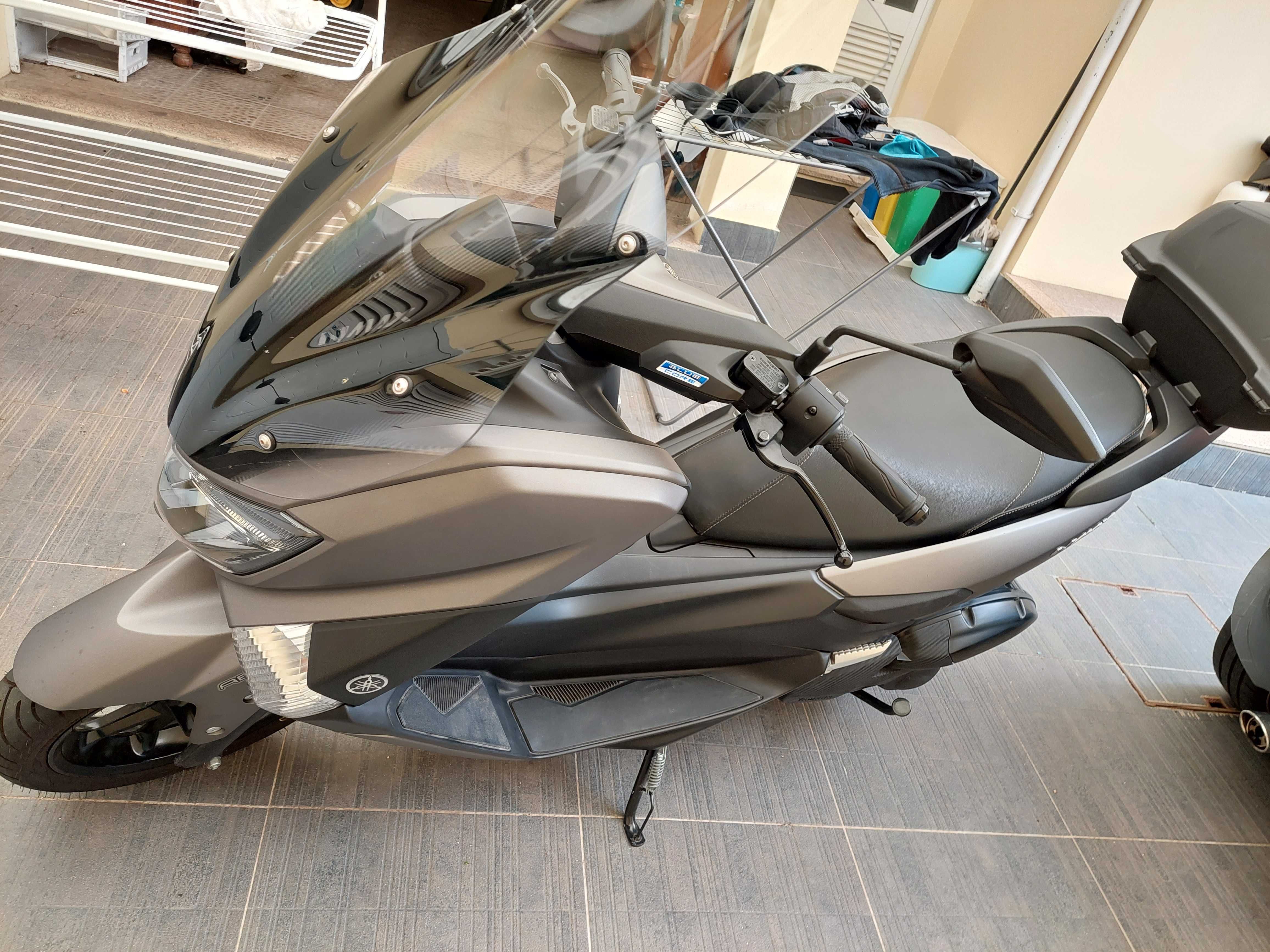 Yamaha Nmax 125 + topcase Yamaha+ 2 capacetes + alarme +blusão