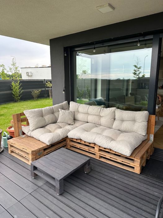 Poduchy pikowane beżowe na meble z palet