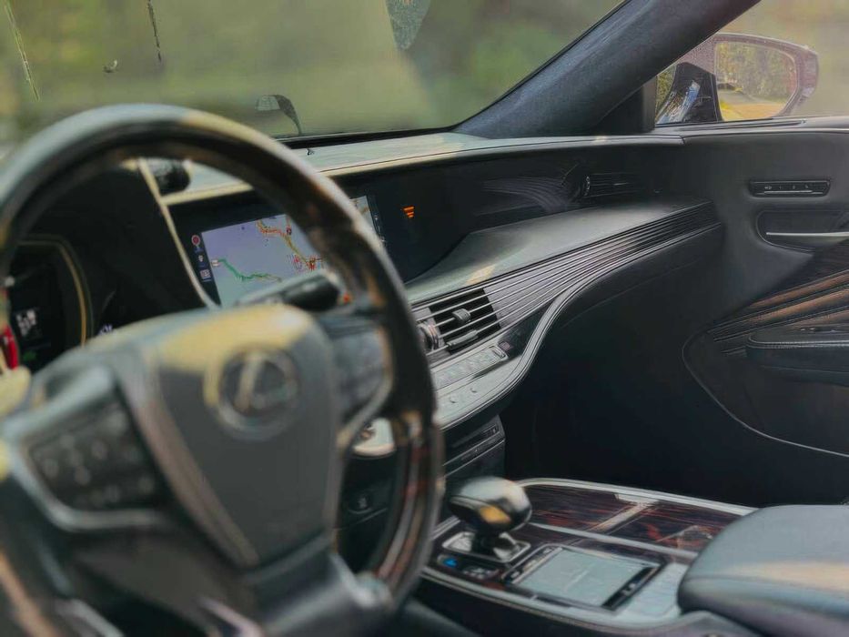 Lexus LS 500      2018
