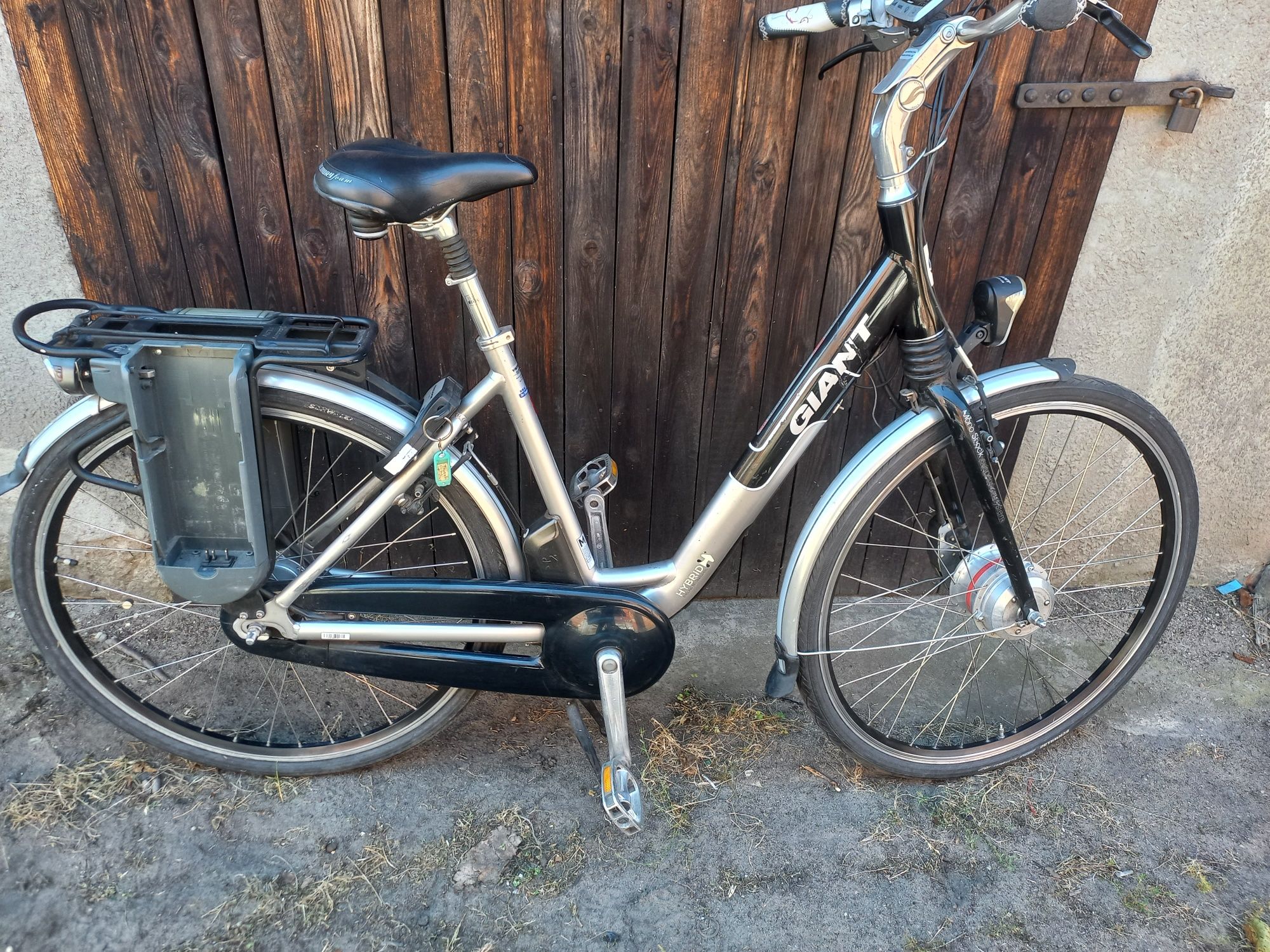 Rower elektryczny Giant Twist Hybrid 26v