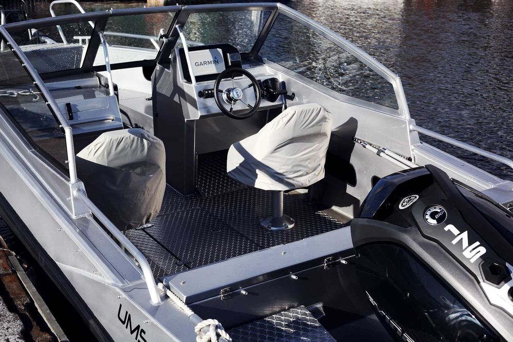 UMS 655 DC Алюмінієвий катер