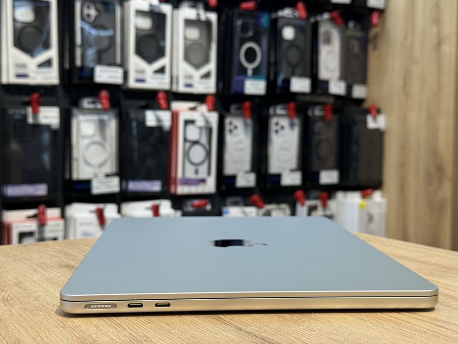 Apple MacBook Air 13 512GB 16GB RAM with Apple M2 2022
