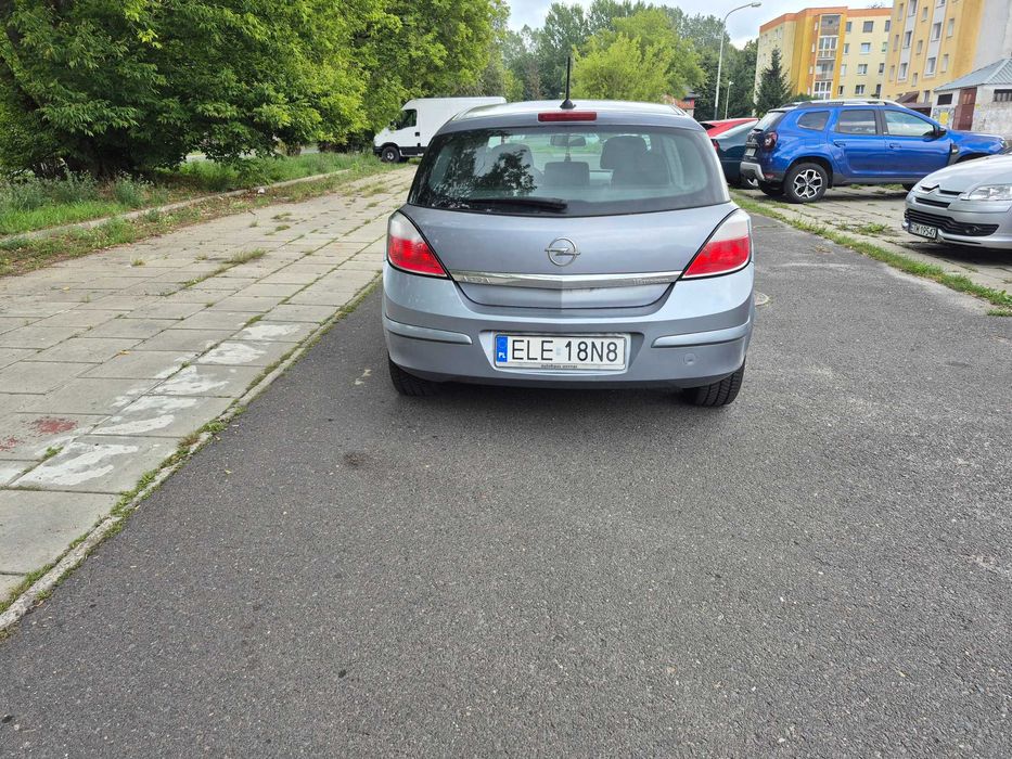 Opel Astra H prywatnie dlugie oplaty na rok.