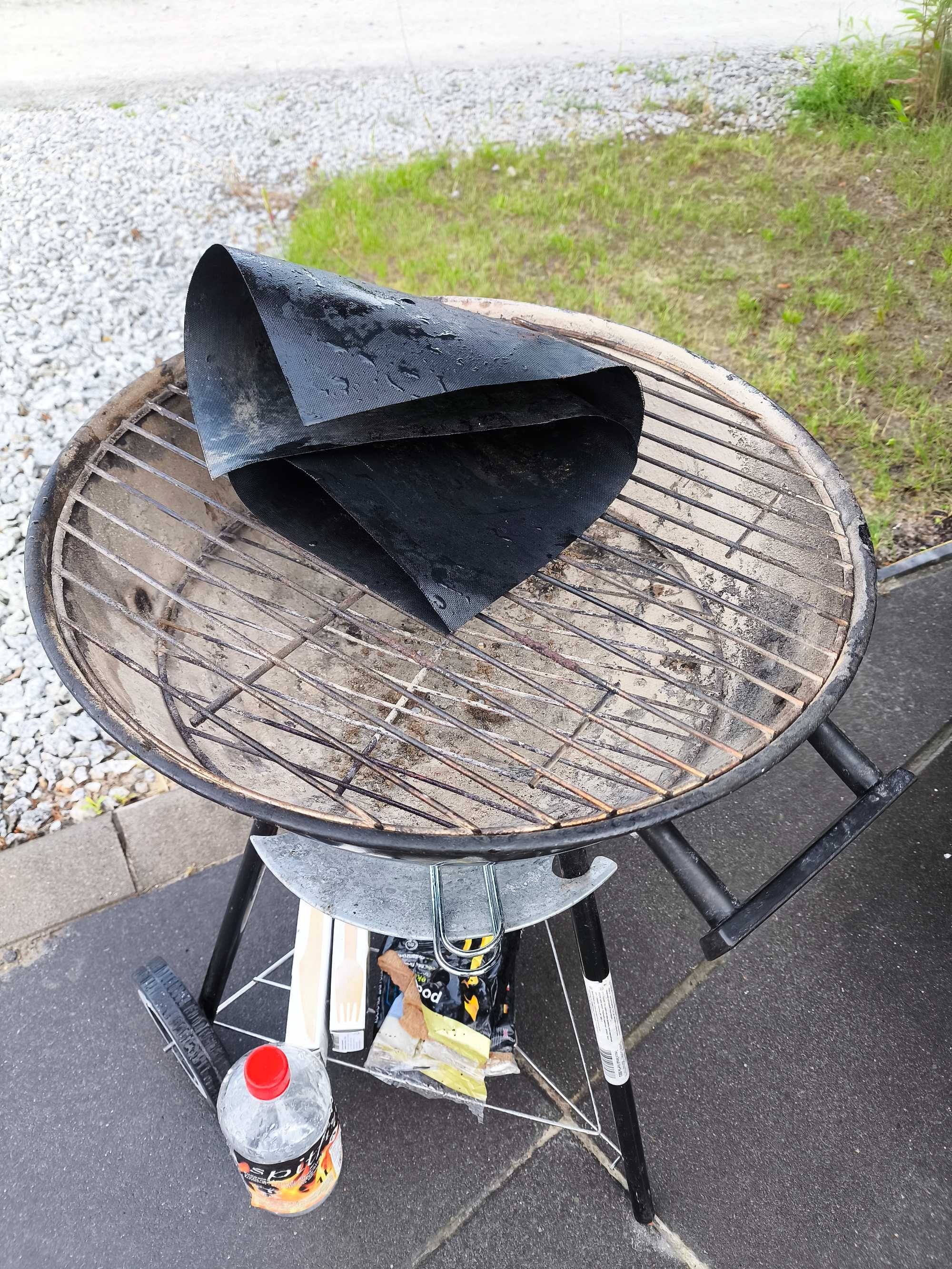 Grill okrągły, 3 nogi, podwójny ruszt