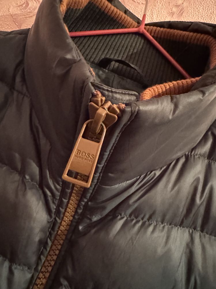 Пуховик hugo boss 90% пух L-size