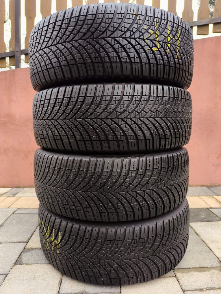 Opony całoroczne Goodyear 225 55 r17c