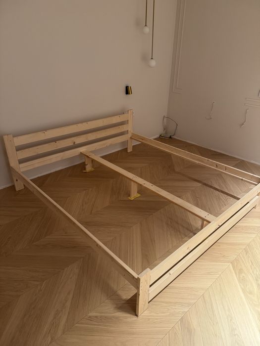 Łóżko 200x180cm - rama drewniana