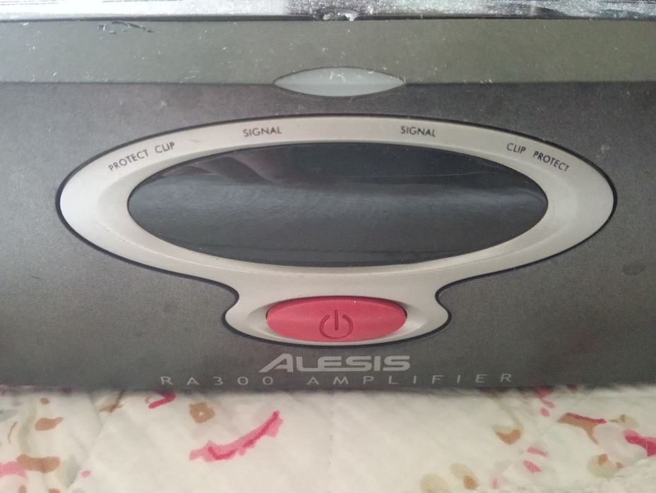 Amplificador Alesis RA 300 Dual Channel 300 watts