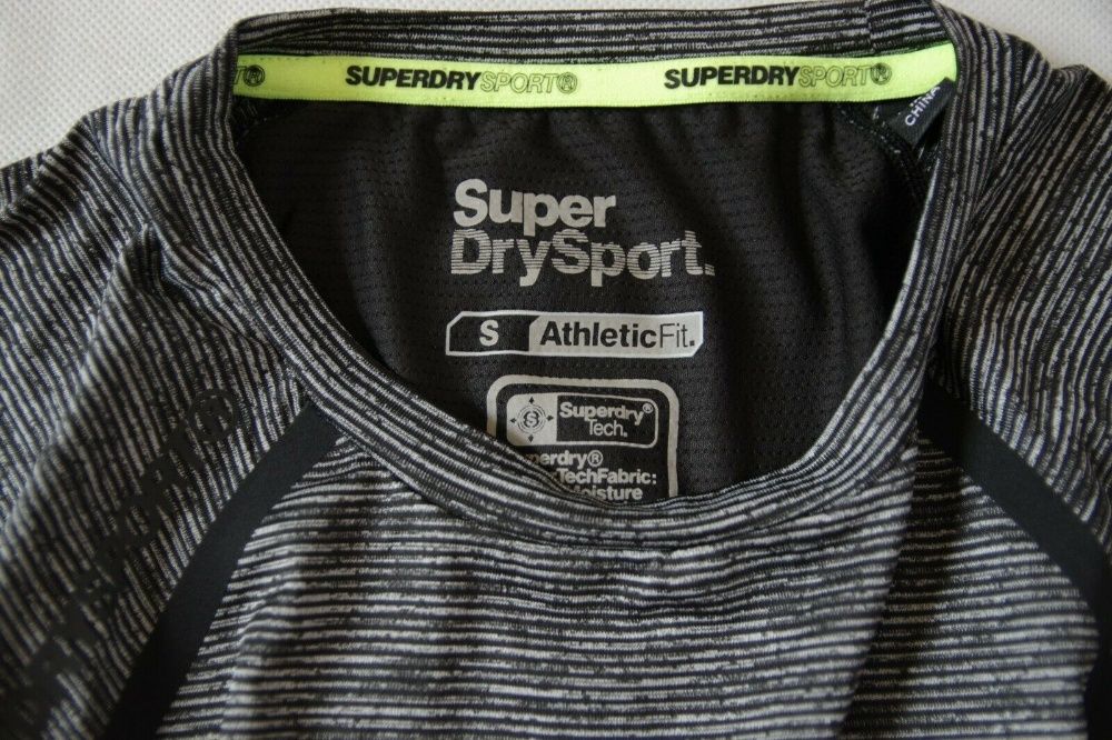 Superdry Athletic Fit - damska koszulka rozmiar S