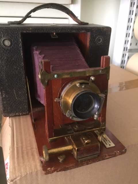 Câmera de cartucho nº 4 Kodak
Eastman Kodak Company