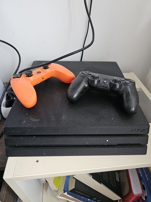 PS4 PRO Slim + 1 PAD