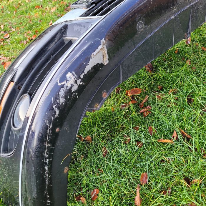 Zderzak przód z czujnikami parkowania vw vw passat b6 2008r LC9X